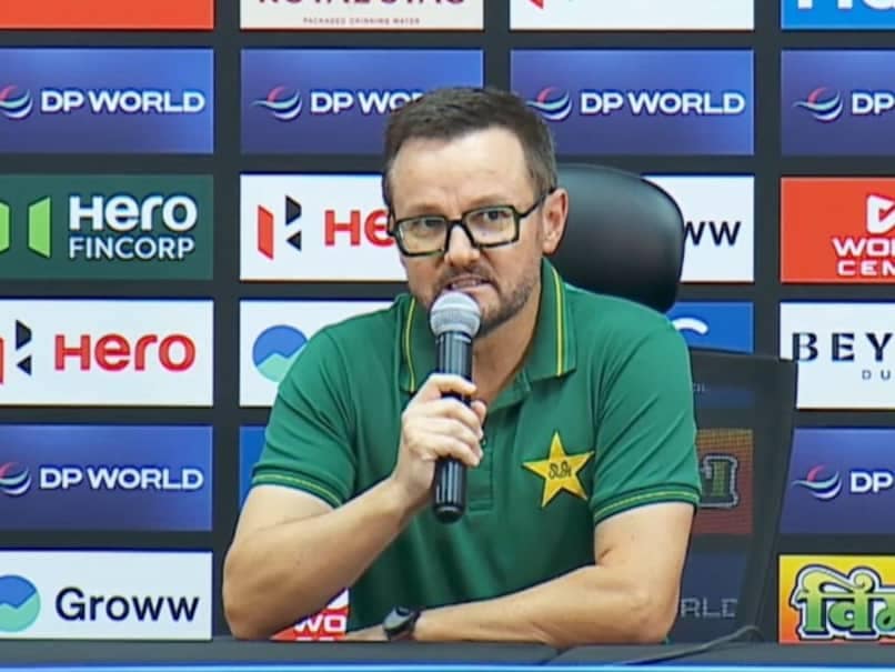 Pakistan Coach Stumped By Bizarre ‘Courage’ Query Over Babar Azam, Mohammad Rizwan Snub. His Reply Pakistan Coach Stumped By Bizarre ‘Courage’ Query Over Babar Azam, Mohammad Rizwan Snub. His Reply